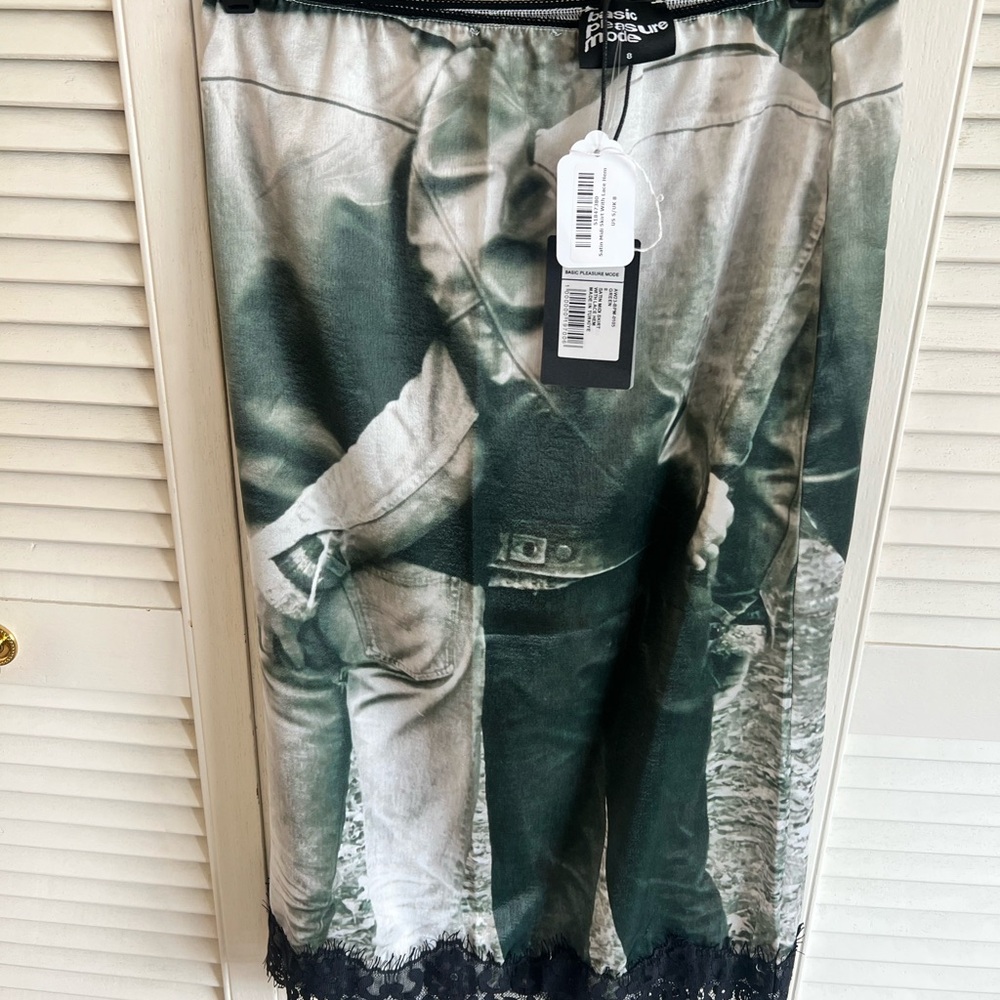 Graphic Print Skirt with Lace Trim